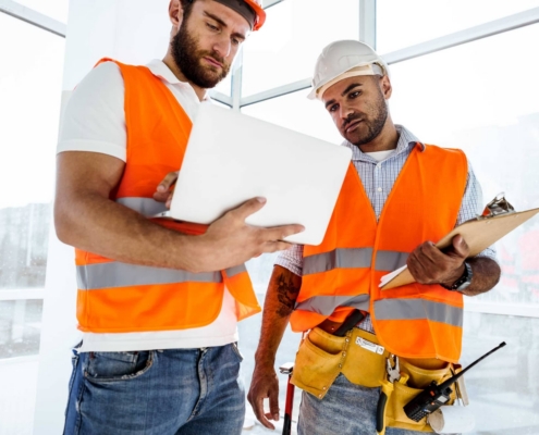 6168a4d5d0b9cdf8537ec94f Two Specialists Supervisors In Hardhats Using Lapt 2021 10 11 19 51 28 Utc (1) P 2000
